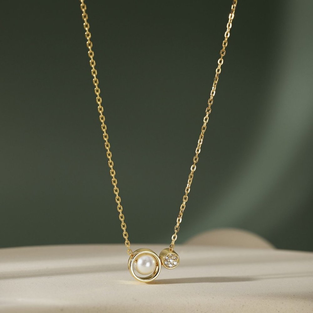 Elegant Pearl Pendant Necklace